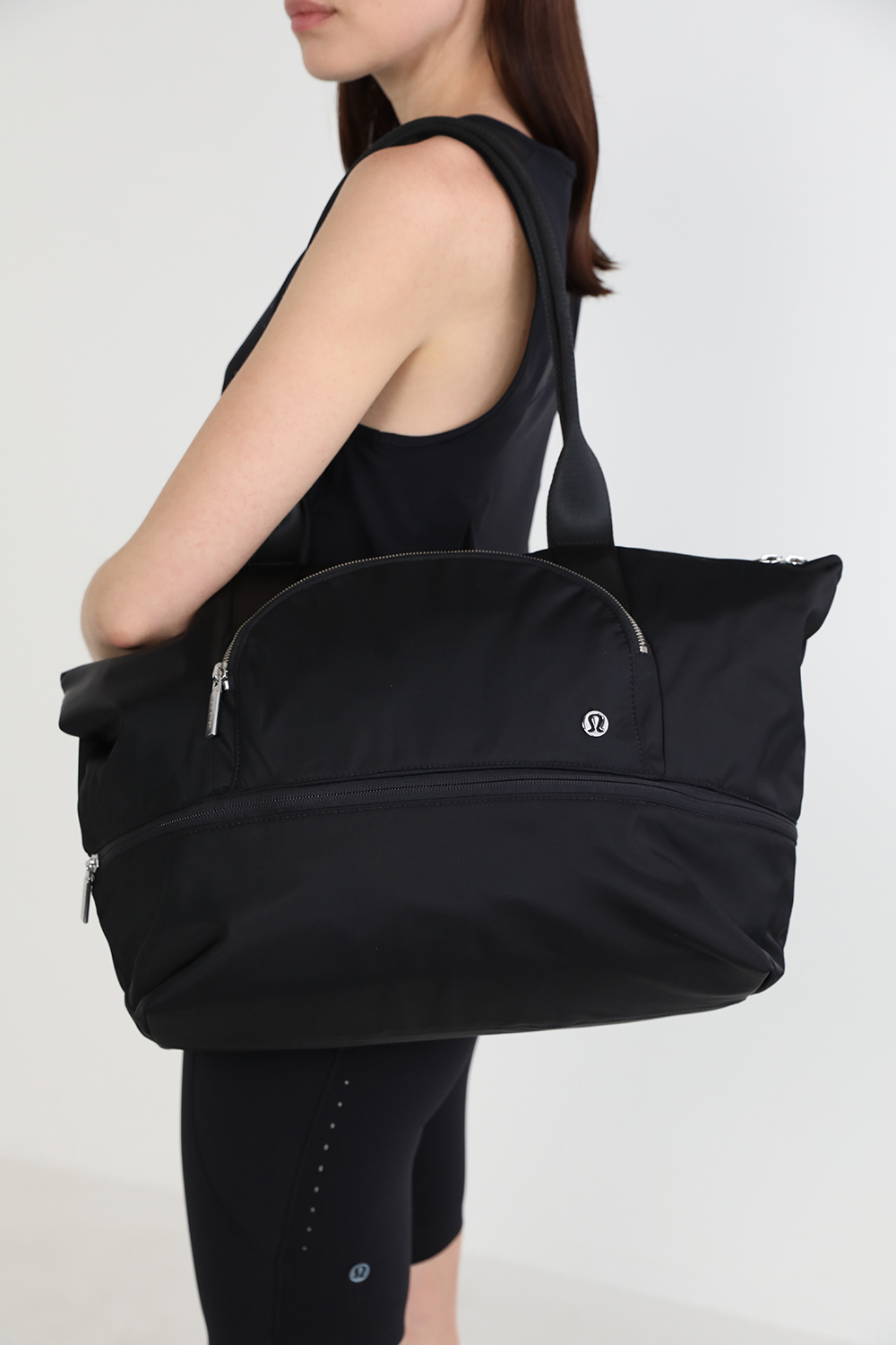 תמונת כל הלוק של City Adventurer Tote Bag